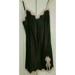 Victoria's Secret Lace lingerie slip - NWT